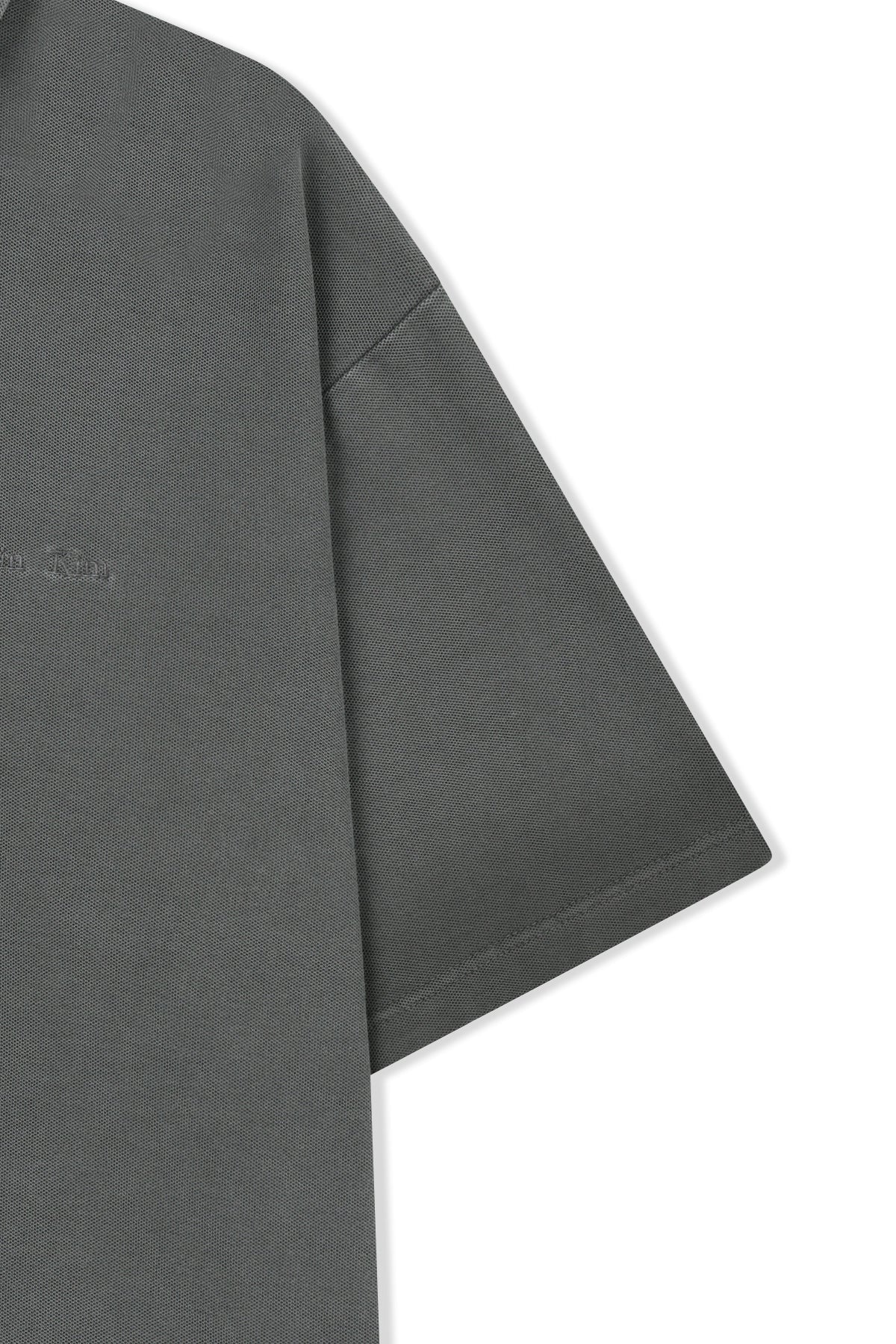 matinkim SMALL LOGO WASHED PIQUE TOP FOR MEN IN CHARCOAL
