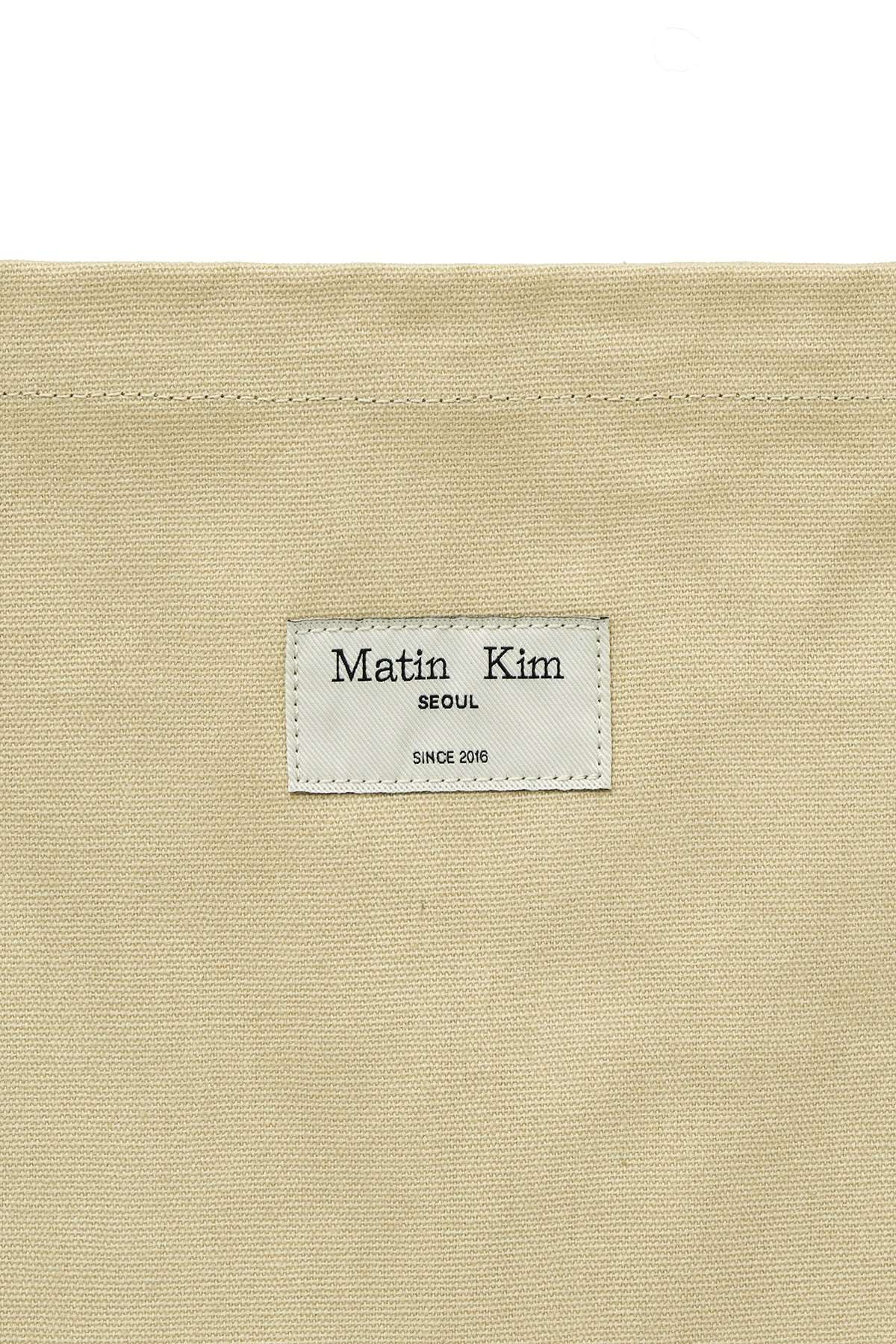 matinkim EYELET LOGO CANVAS ECOBAG IN BEIGE