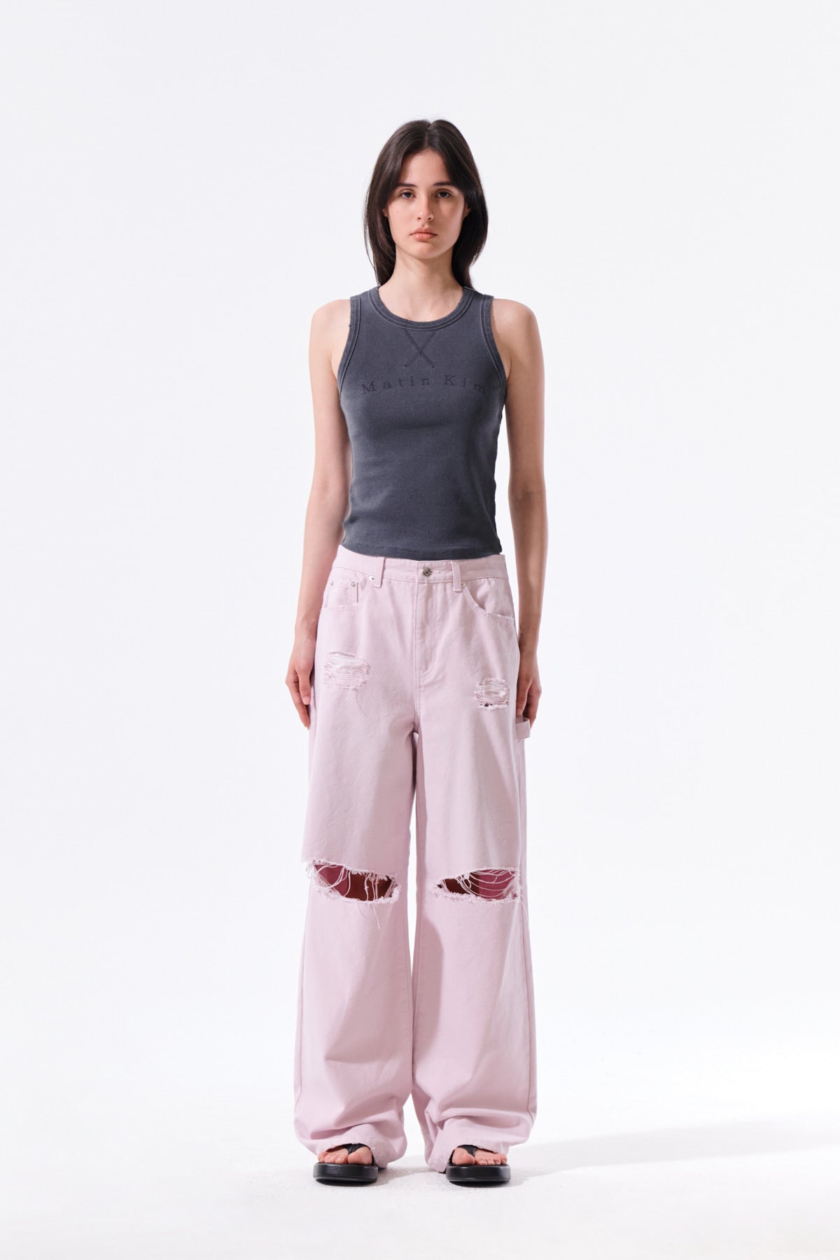 matinkim DESTROYED COLOR DYEING DENIM PANTS IN PINK