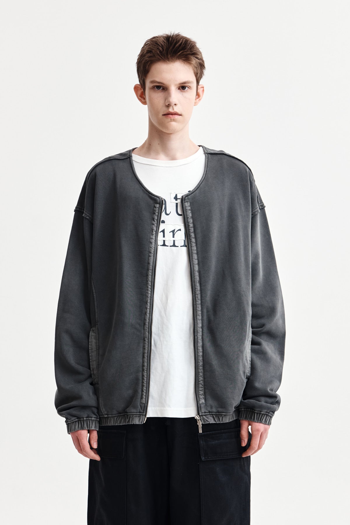 matinkim PIGMENT DYED COLLARLESS ZIP UP JUMPER FOR MEN IN CHARCOAL