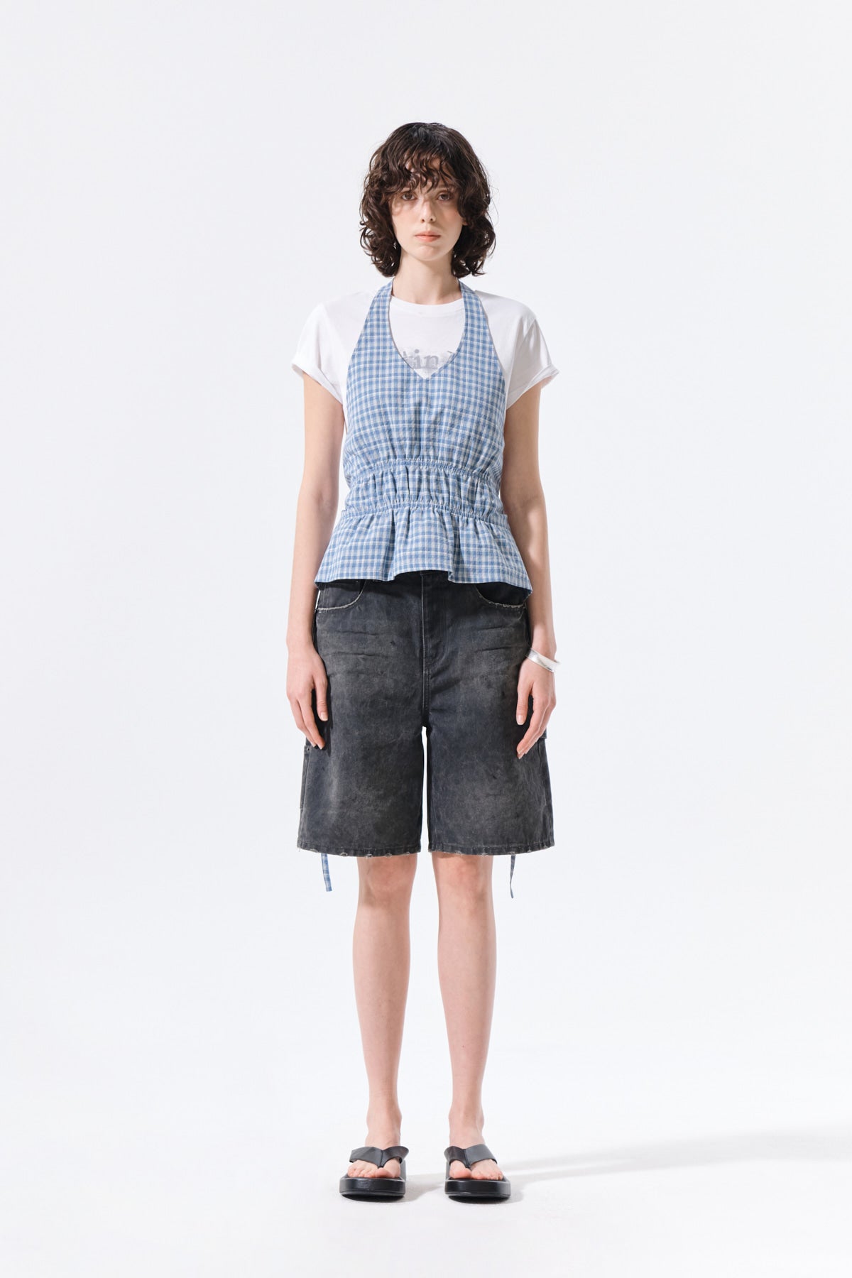 matinkim CARPENTER BERMUDA DENIM PANTS IN CHARCOAL