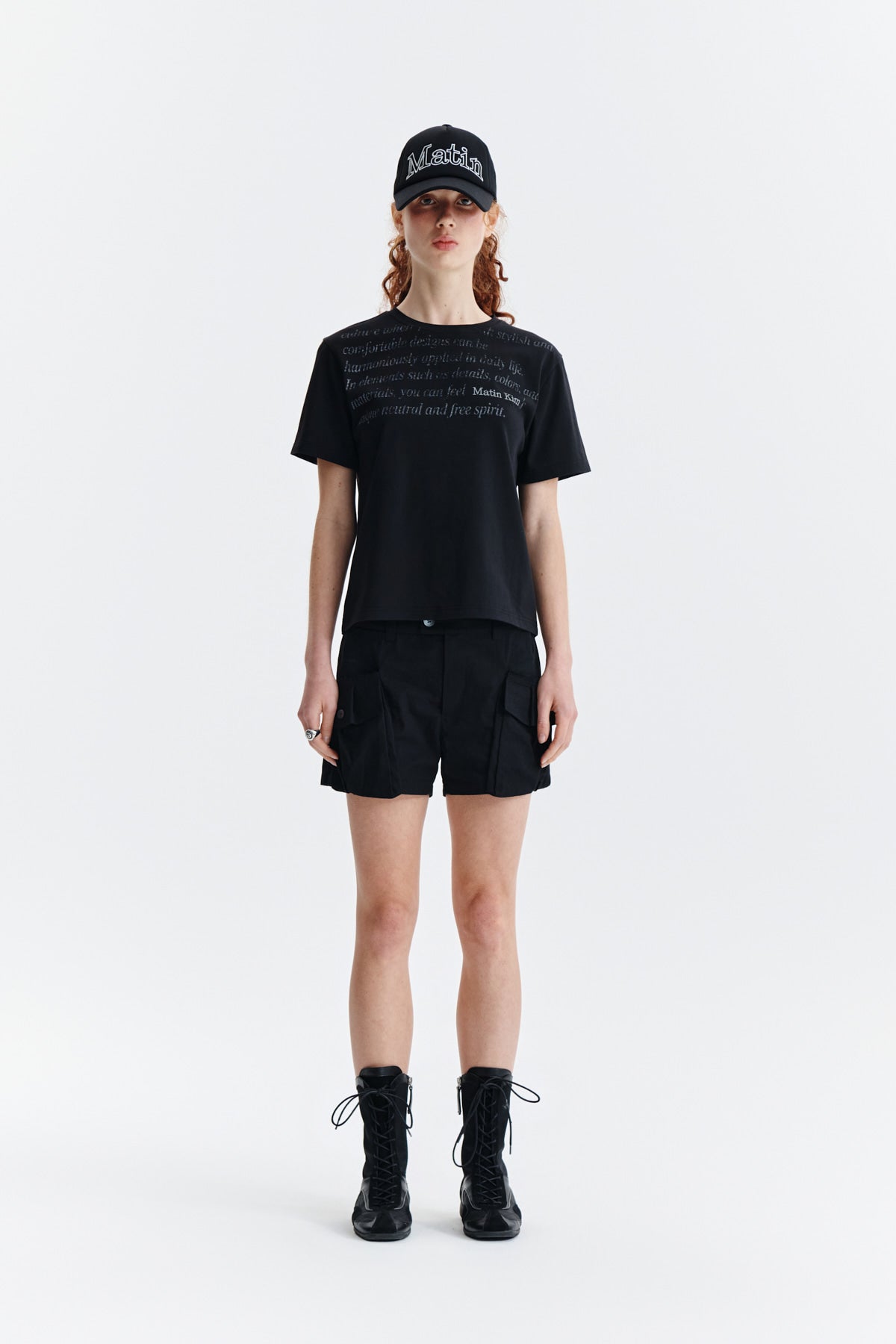 matinkim LOGO POINT LETTERING GRAPHIC TOP IN BLACK