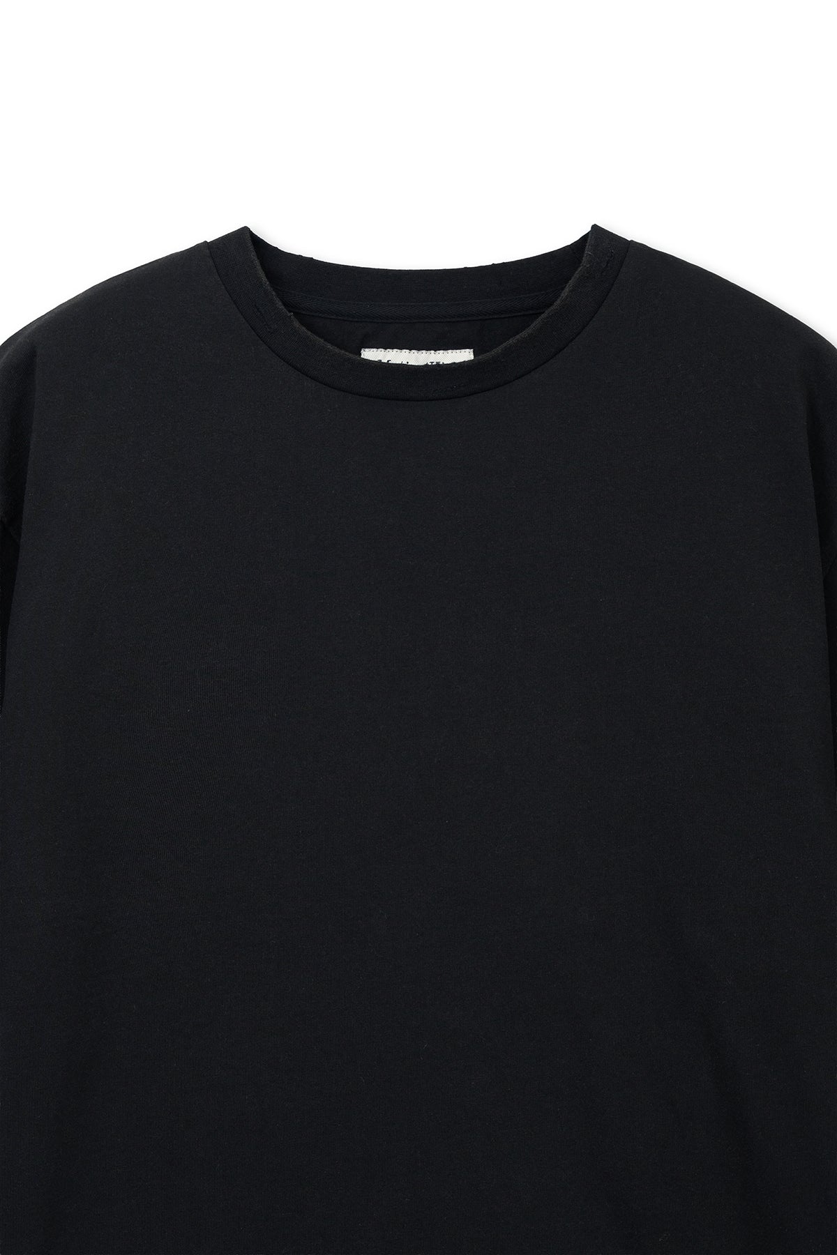 matinkim RAW CUT GRAFFITI LOGO TOP IN BLACK