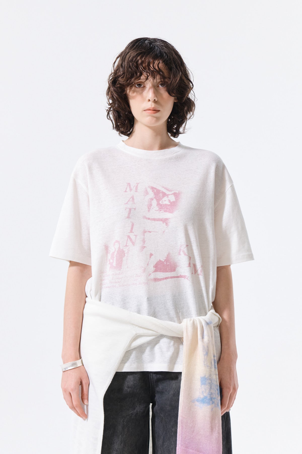 matinkim PORTRAIT GRAFFITI LOGO TOP IN WHITE