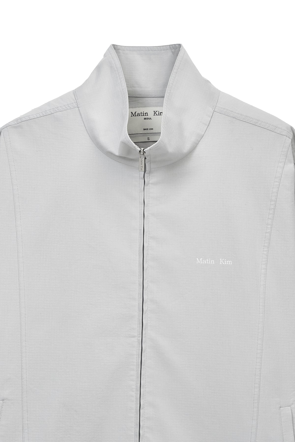 matinkim BACK LOGO HIGH NECK JUMPER IN LIGHT GREY