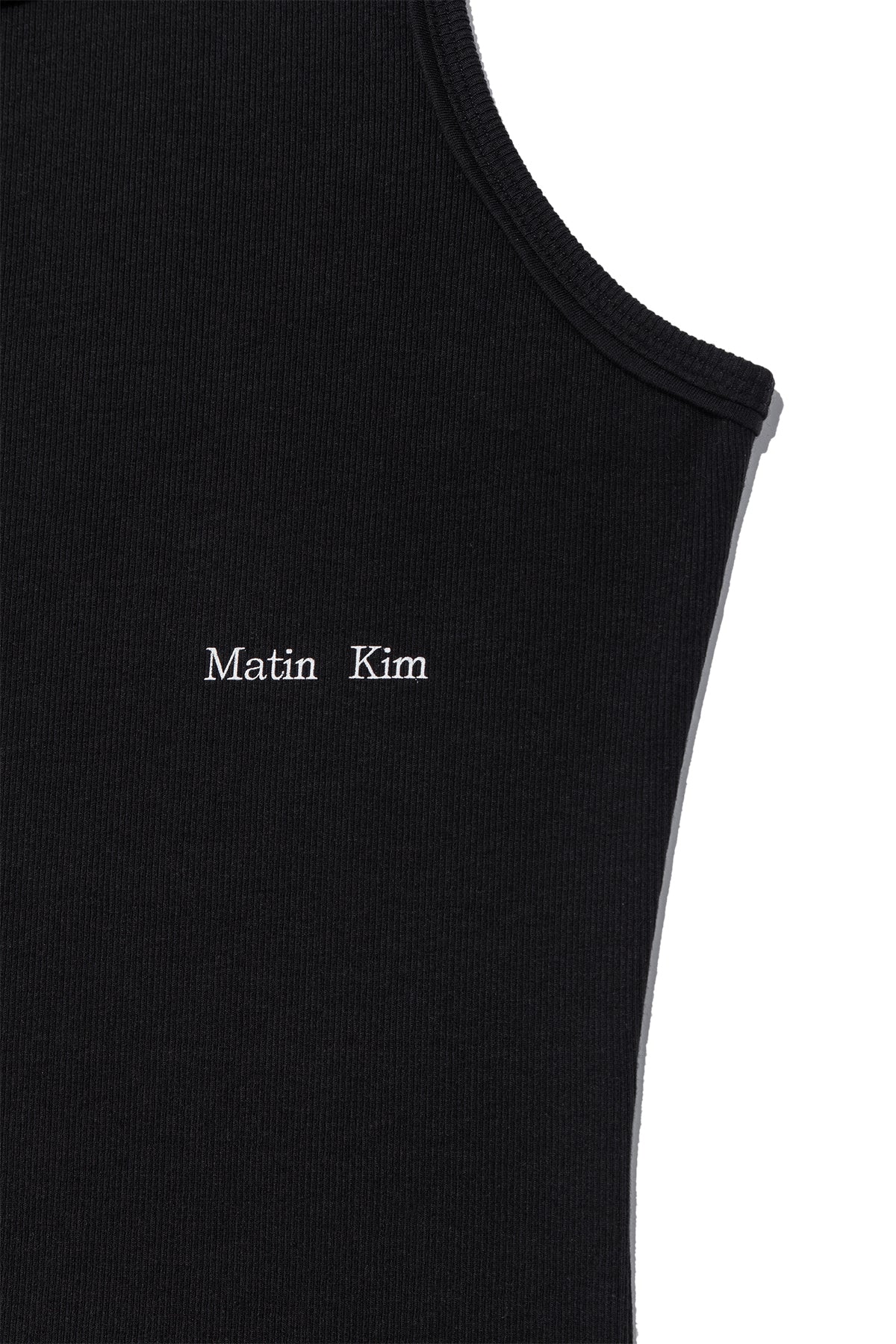 matinkim SMALL LOGO PINTUCK SLEEVELESS TOP FOR MEN IN BLACK