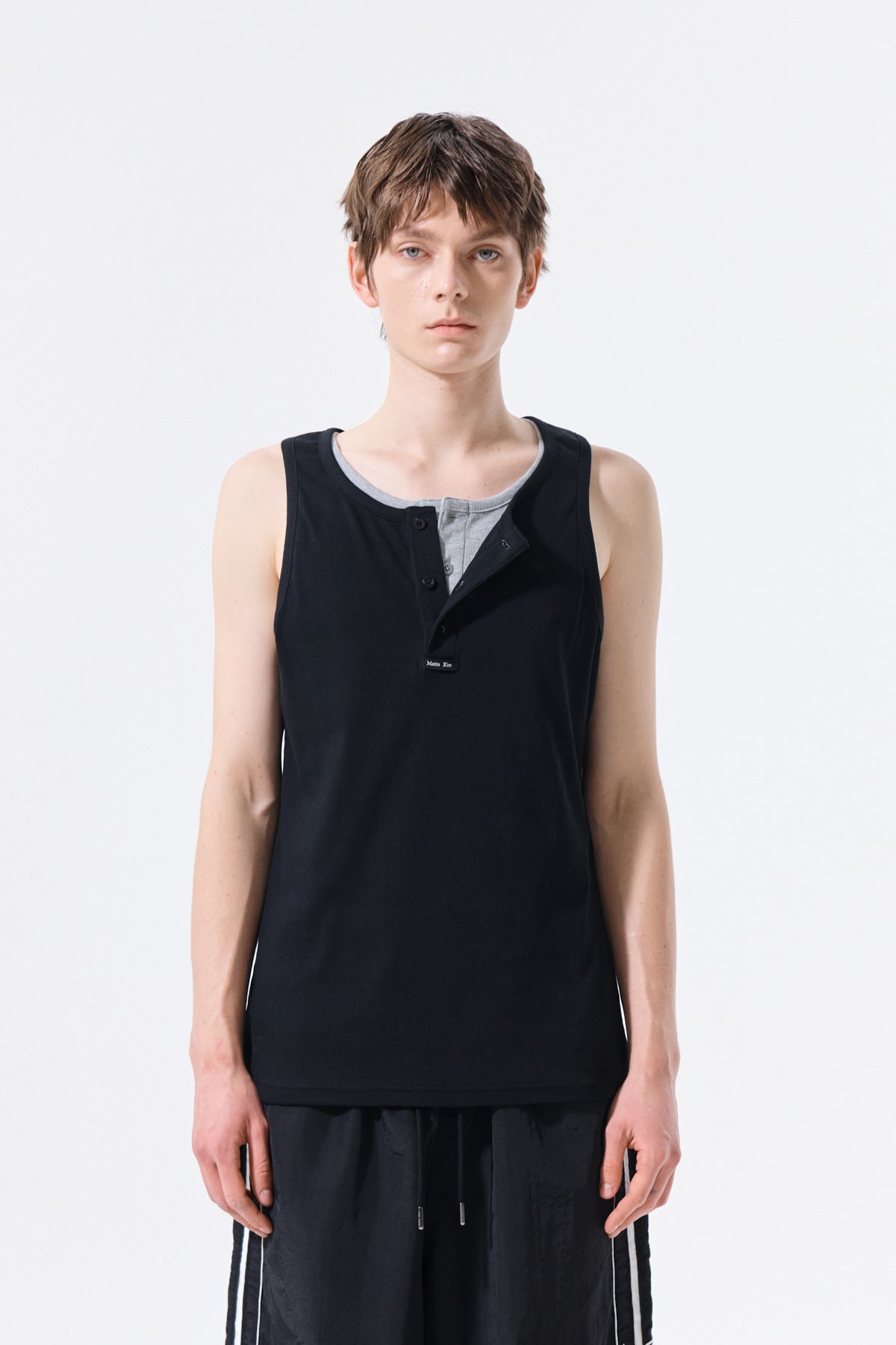 matinkim SLEEVELESS HENLEY TOP FOR MEN IN BLACK