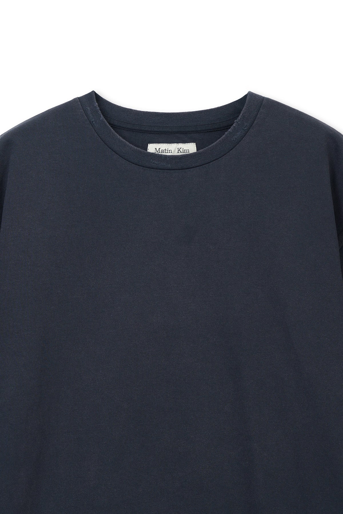 matinkim RAW CUT GRAFFITI LOGO TOP IN NAVY