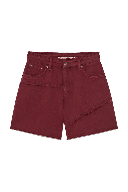 matinkim CUT LINE POINT DENIM SHORTS IN RED