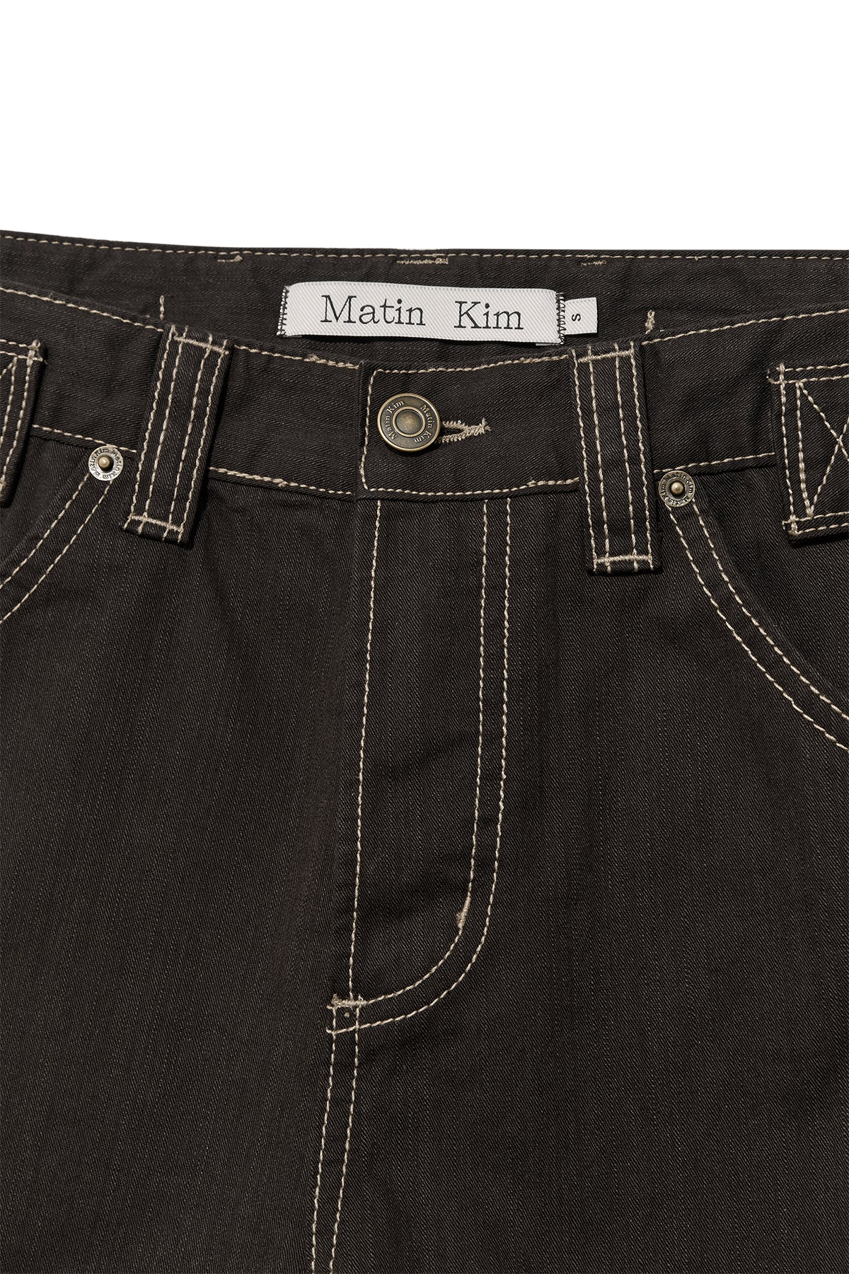 matinkim WAIST BUCKLE CURVED TWILL DENIM PANTS IN CHARCOAL