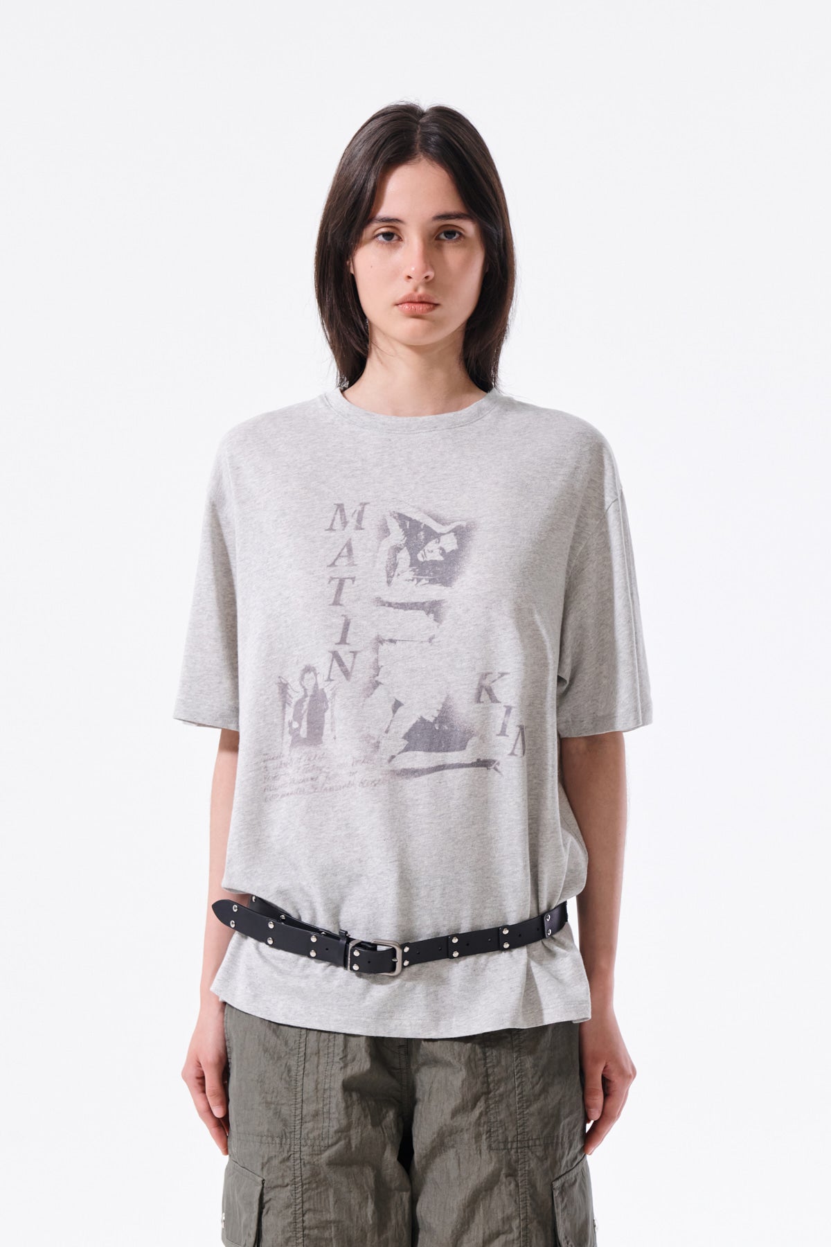 matinkim PORTRAIT GRAFFITI LOGO TOP IN LIGHT GREY
