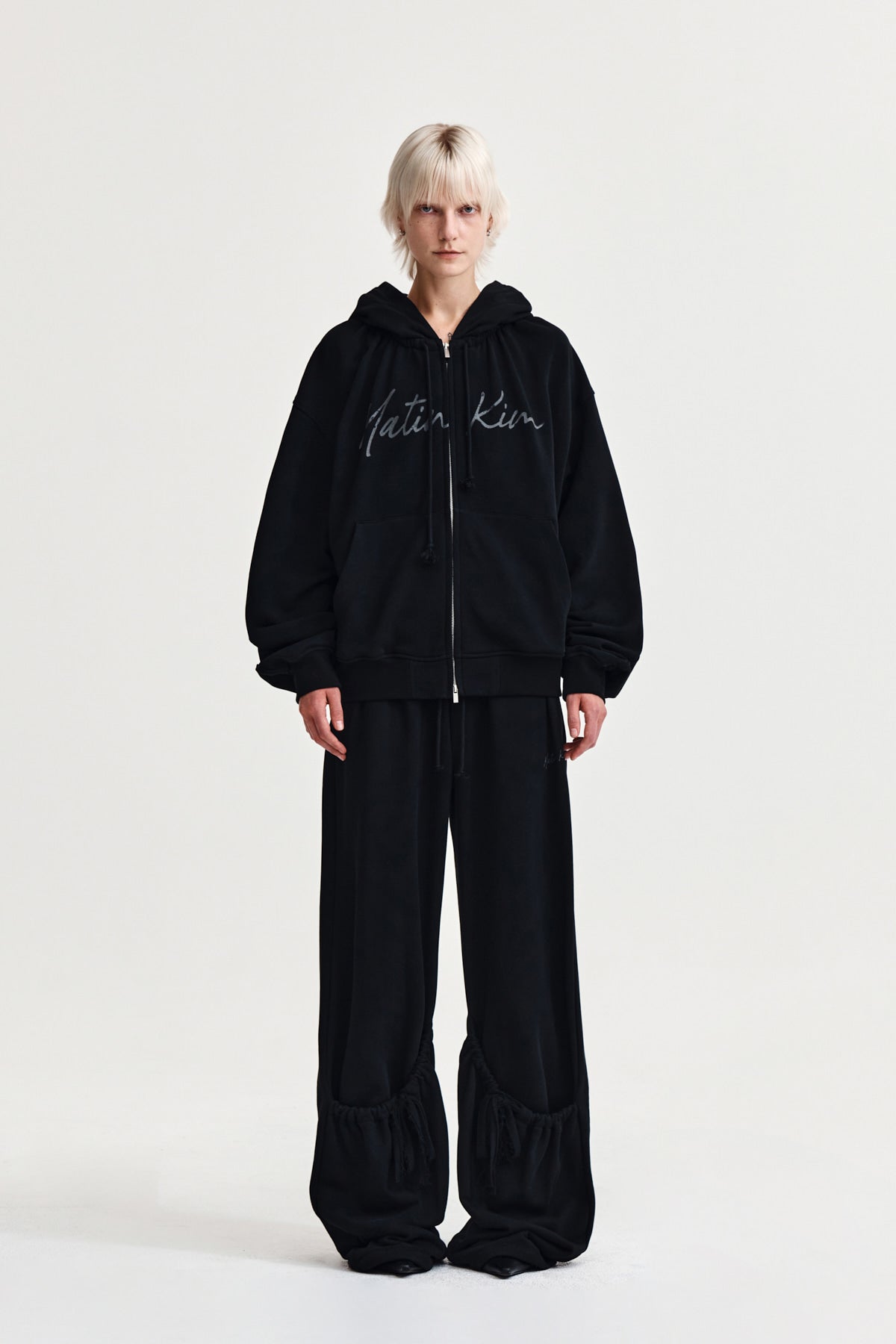 matinkim DRAWSTRING POINT SWEATPANTS IN BLACK