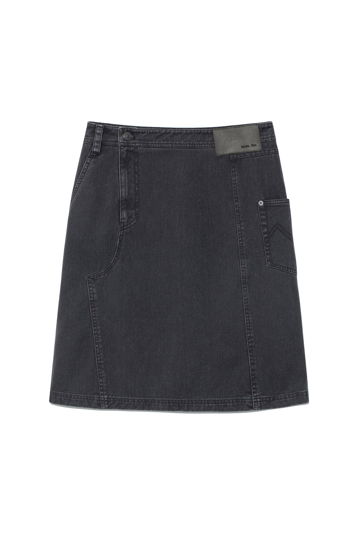 matinkim SIDE POCKET POINT MIDI SKIRT IN CHARCOAL