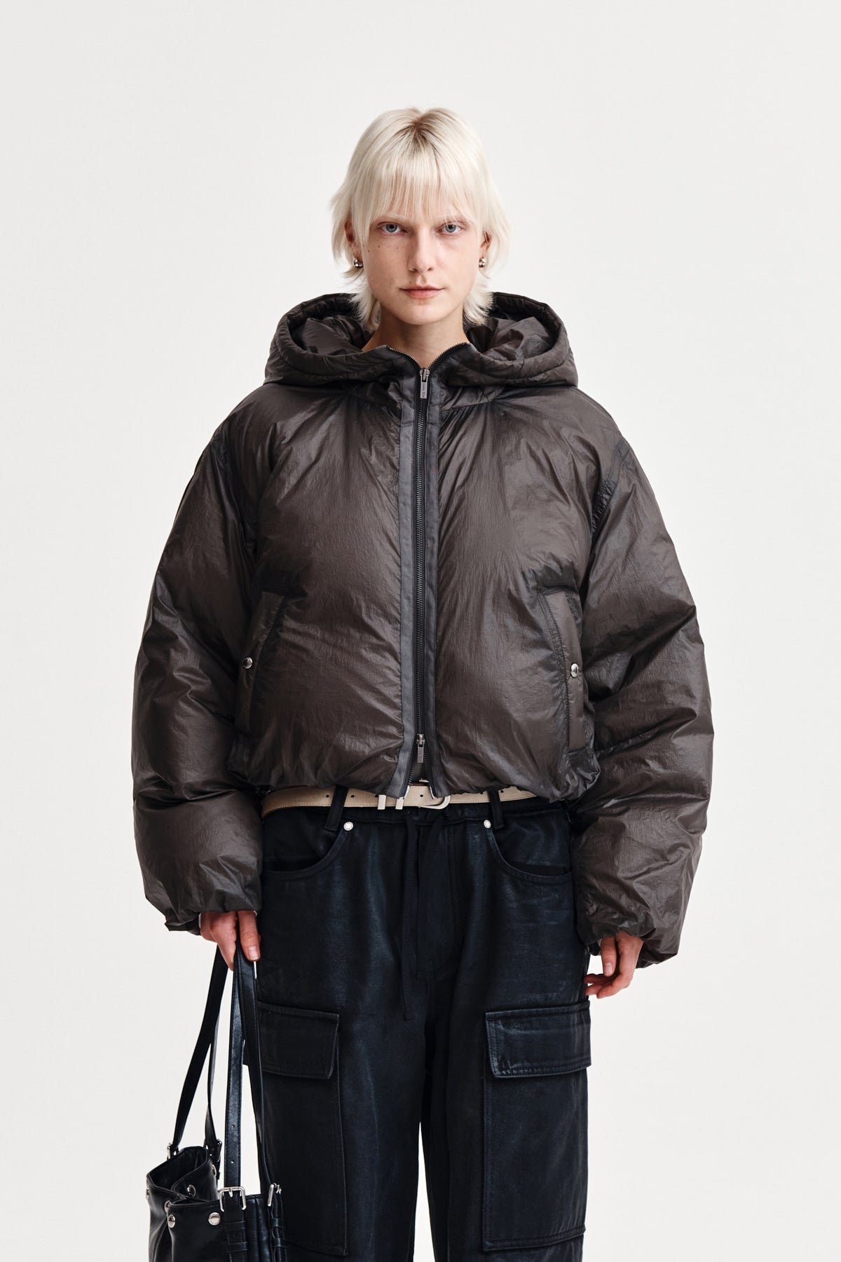 matinkim BACK LOGO HOODY SHORT DOWN JUMPER IN CHARCOAL