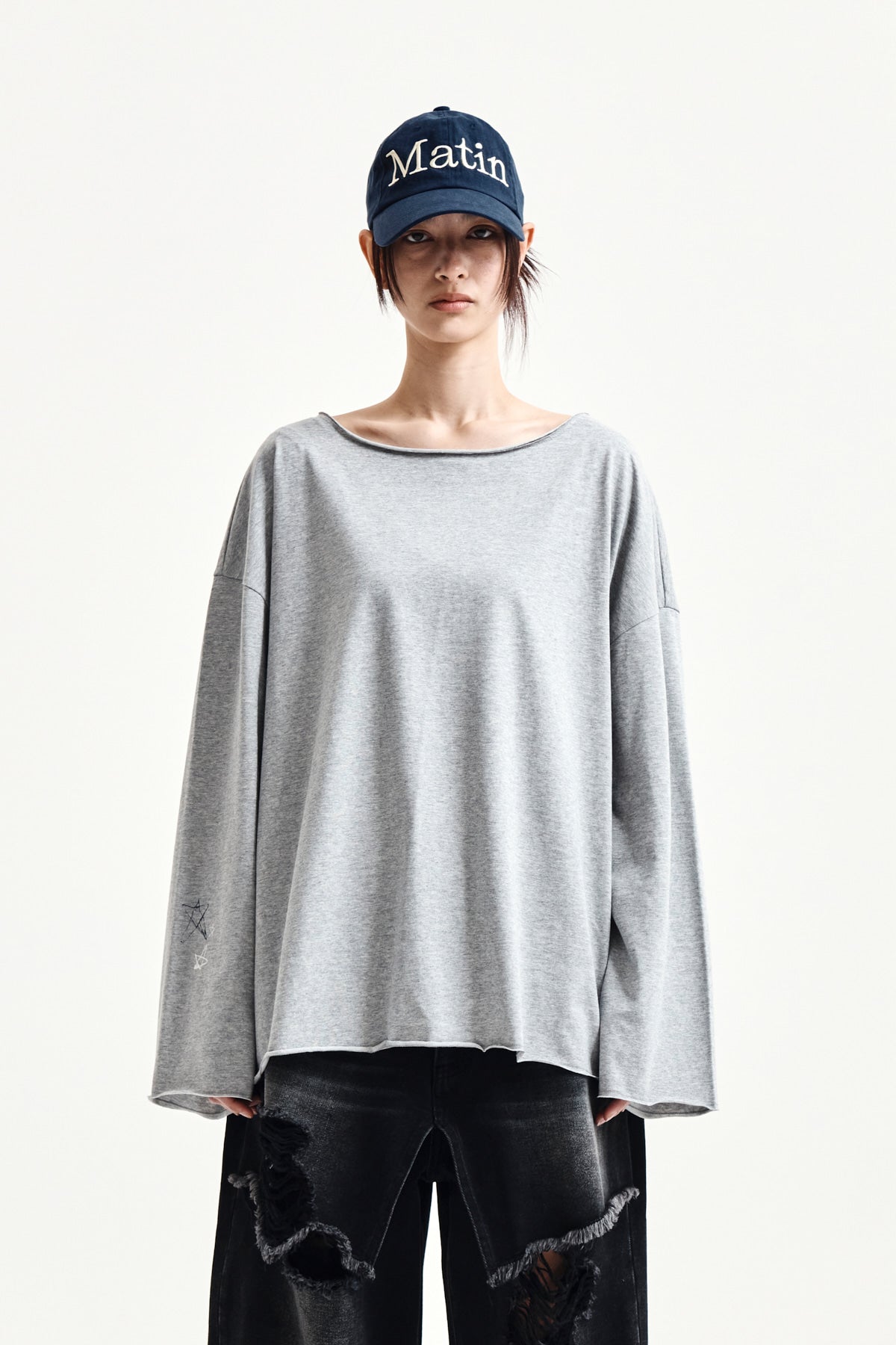 matinkim RAW HEM FINISHED BOAT NECK TOP IN GREY