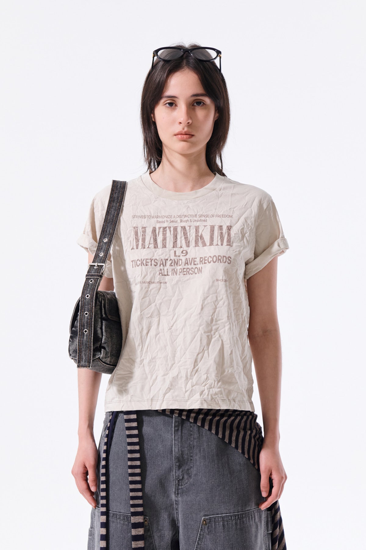 matinkim LETTERING GRAFFITI CREASE TOP IN BEIGE