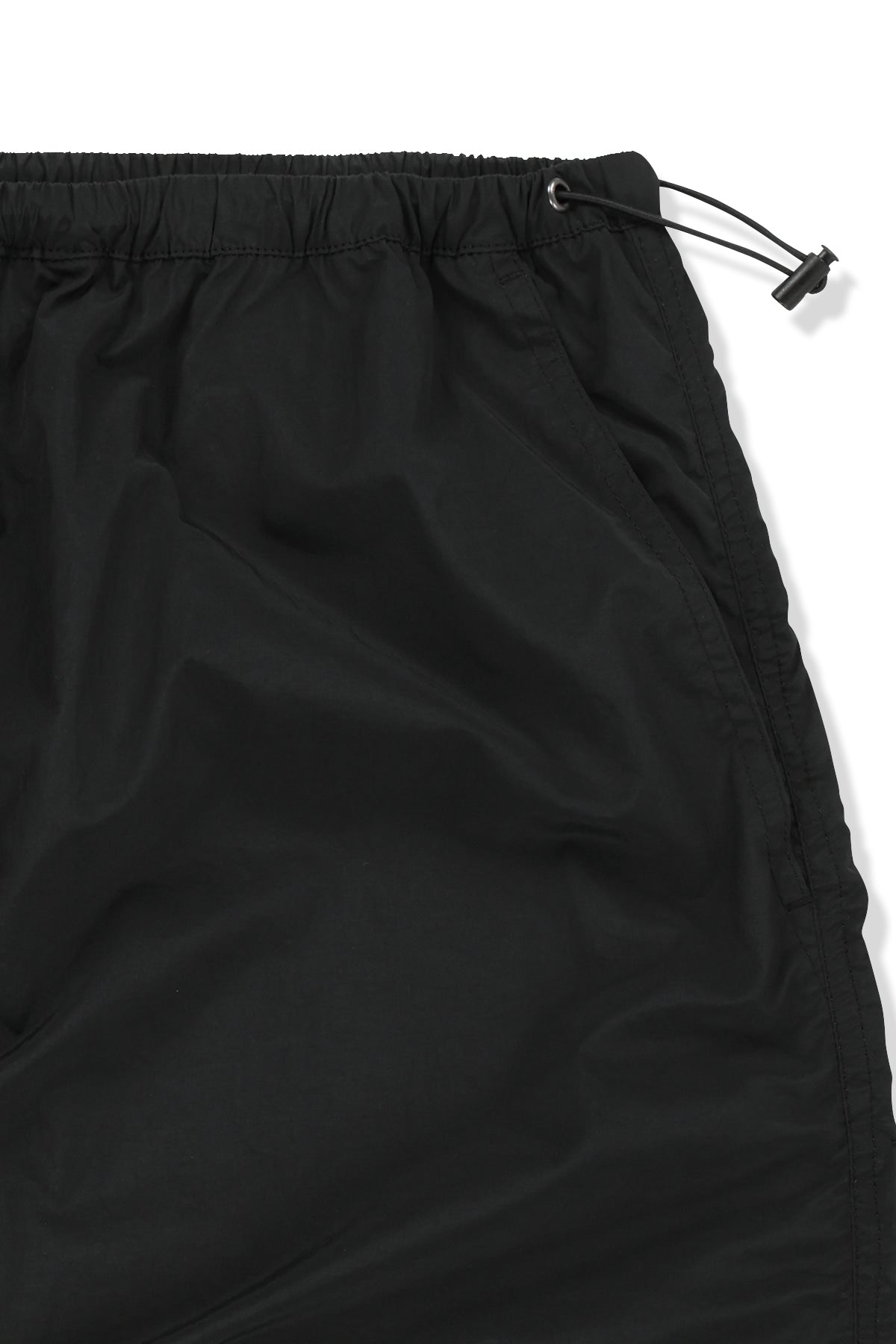 matinkim PATCH POCKET SHIRRING NYLON SKIRT IN BLACK
