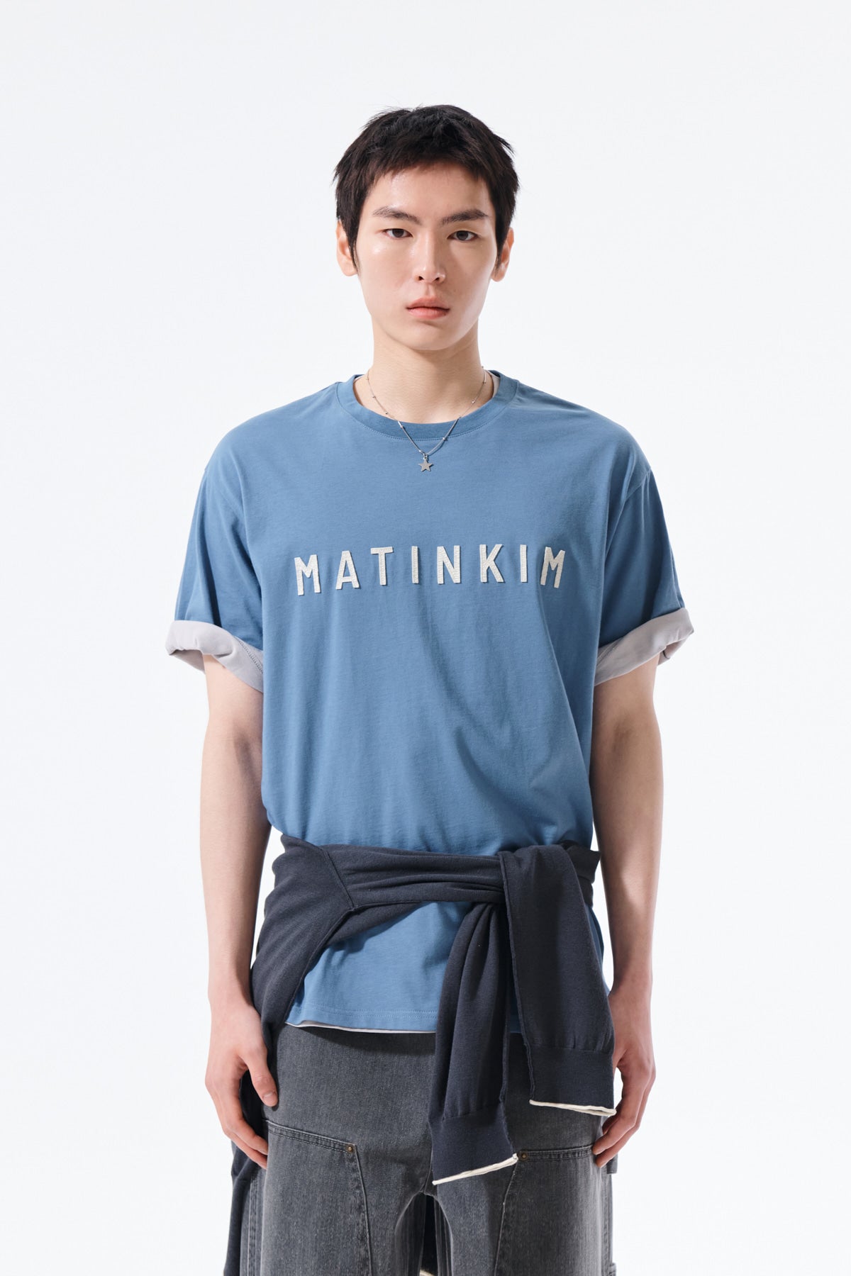 matinkim APPLIQUE FELT LOGO TOP FOR MEN IN BLUE