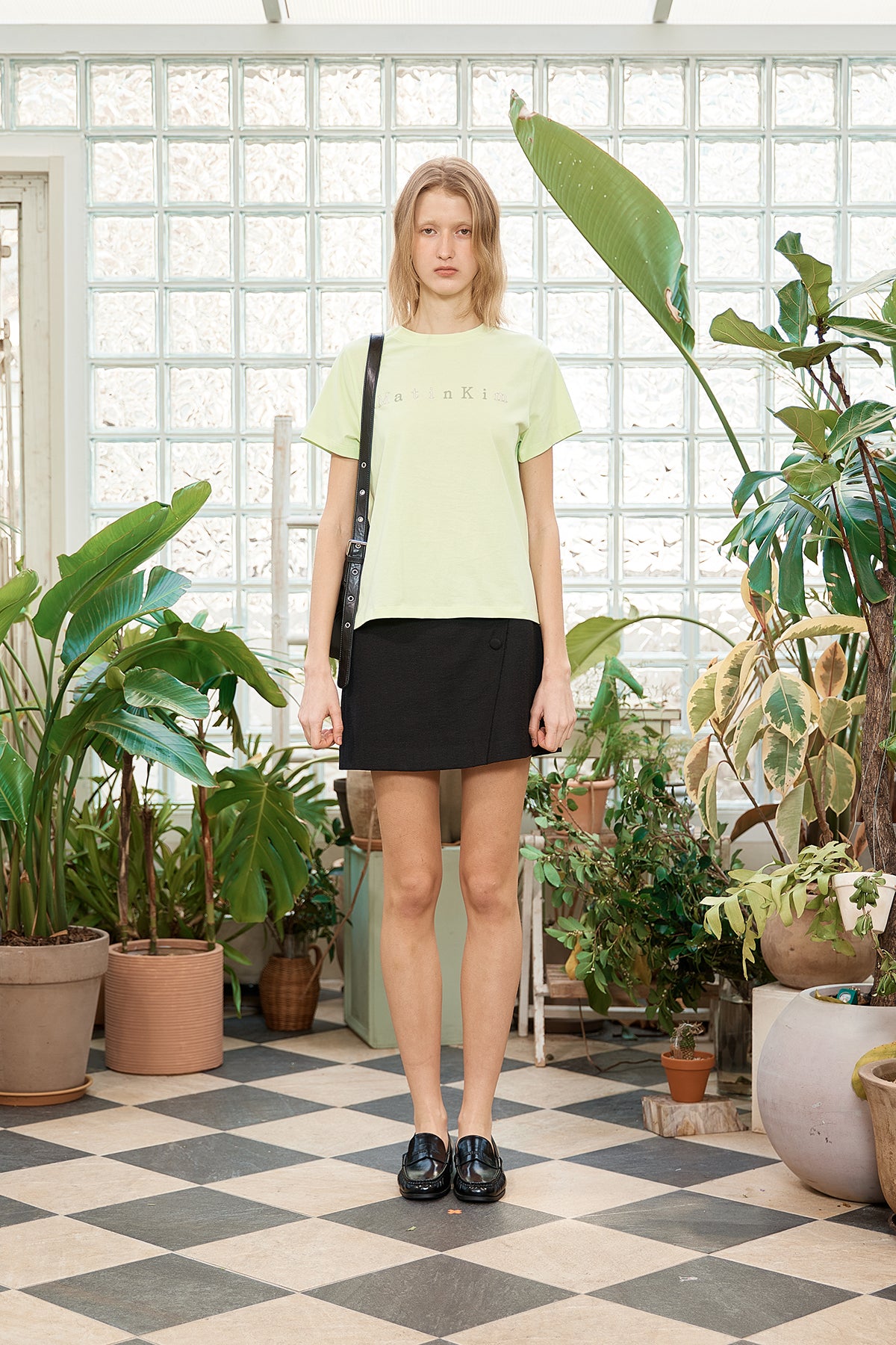 matinkim STICKER GRAPHIC LOGO TOP IN LIME