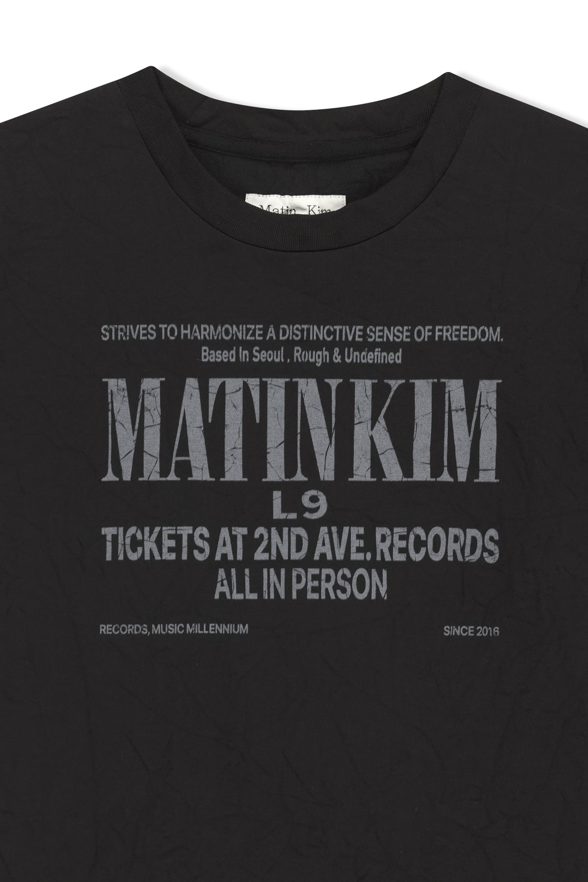 matinkim LETTERING GRAFFITI CREASE TOP IN BLACK