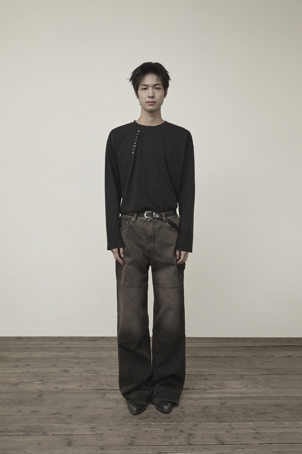 matinkim WESTERN DETAIL DENIM PANTS FOR MEN IN BLACK