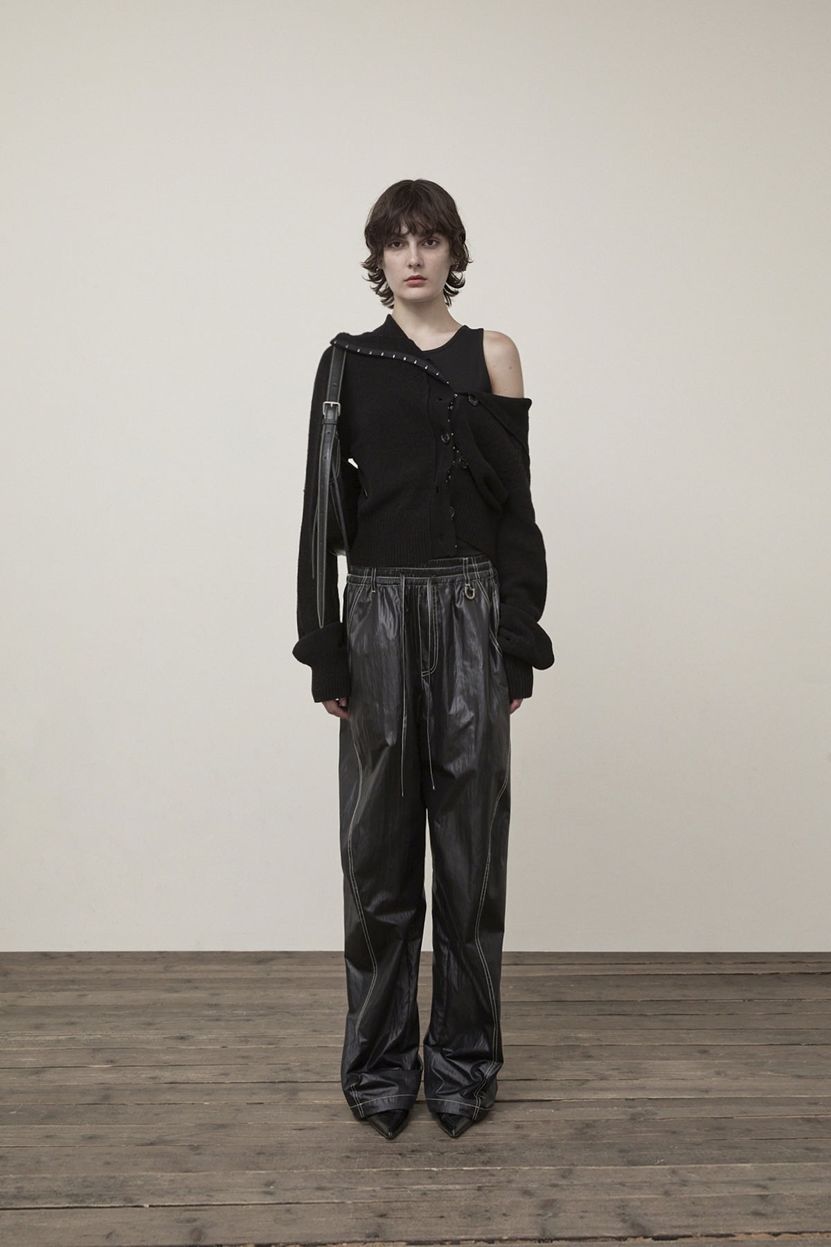 matinkim GLOSSY BANDING TRACK PANTS IN BLACK