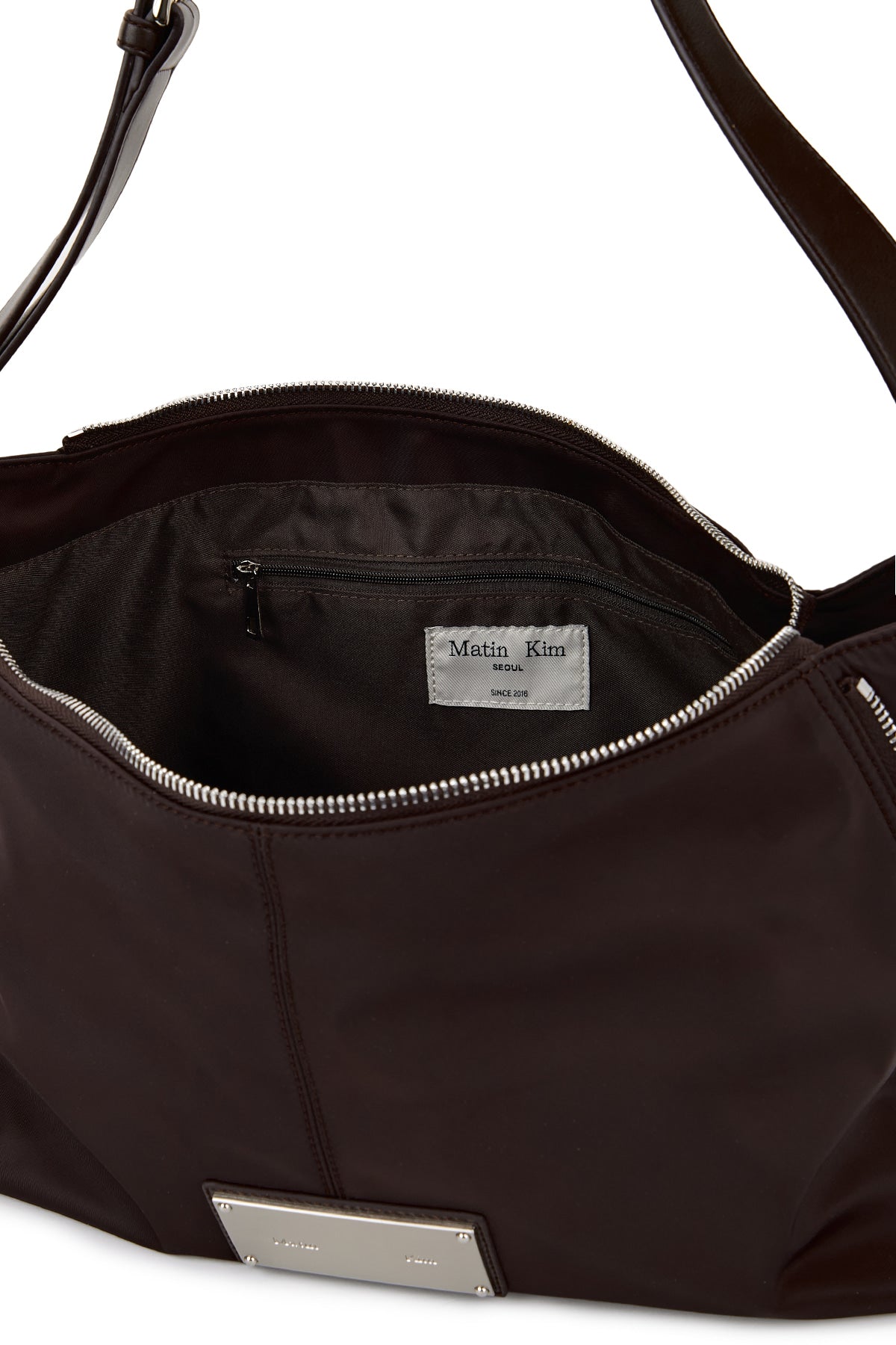 matinkim SIDE ZIPPER FABRIC SHOULDER BAG IN BROWN