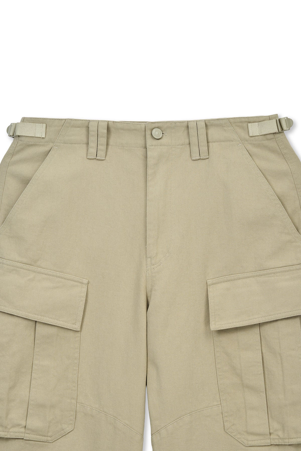 matinkim UTILITY CARGO BERMUDA PANTS IN BEIGE