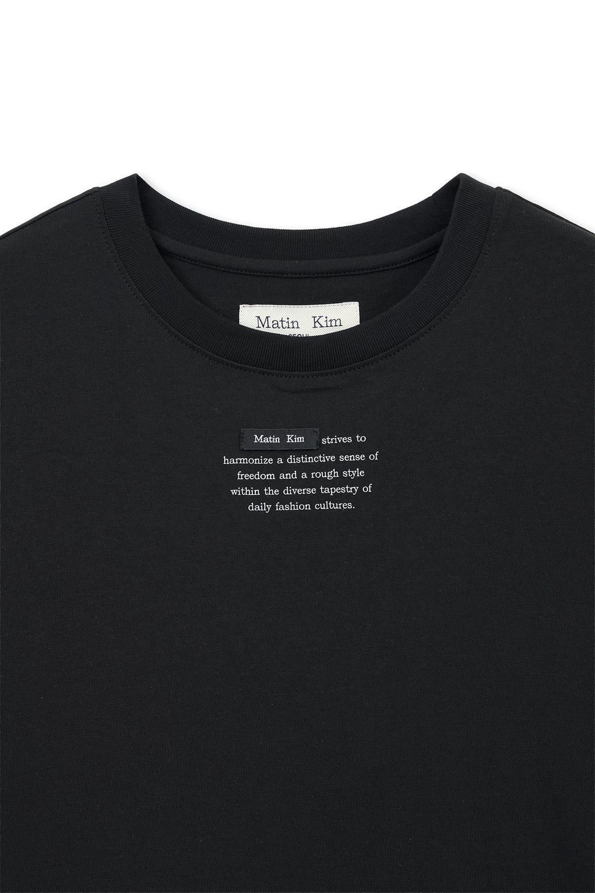 matinkim LABEL POINT LETTERING CROP TOP IN BLACK
