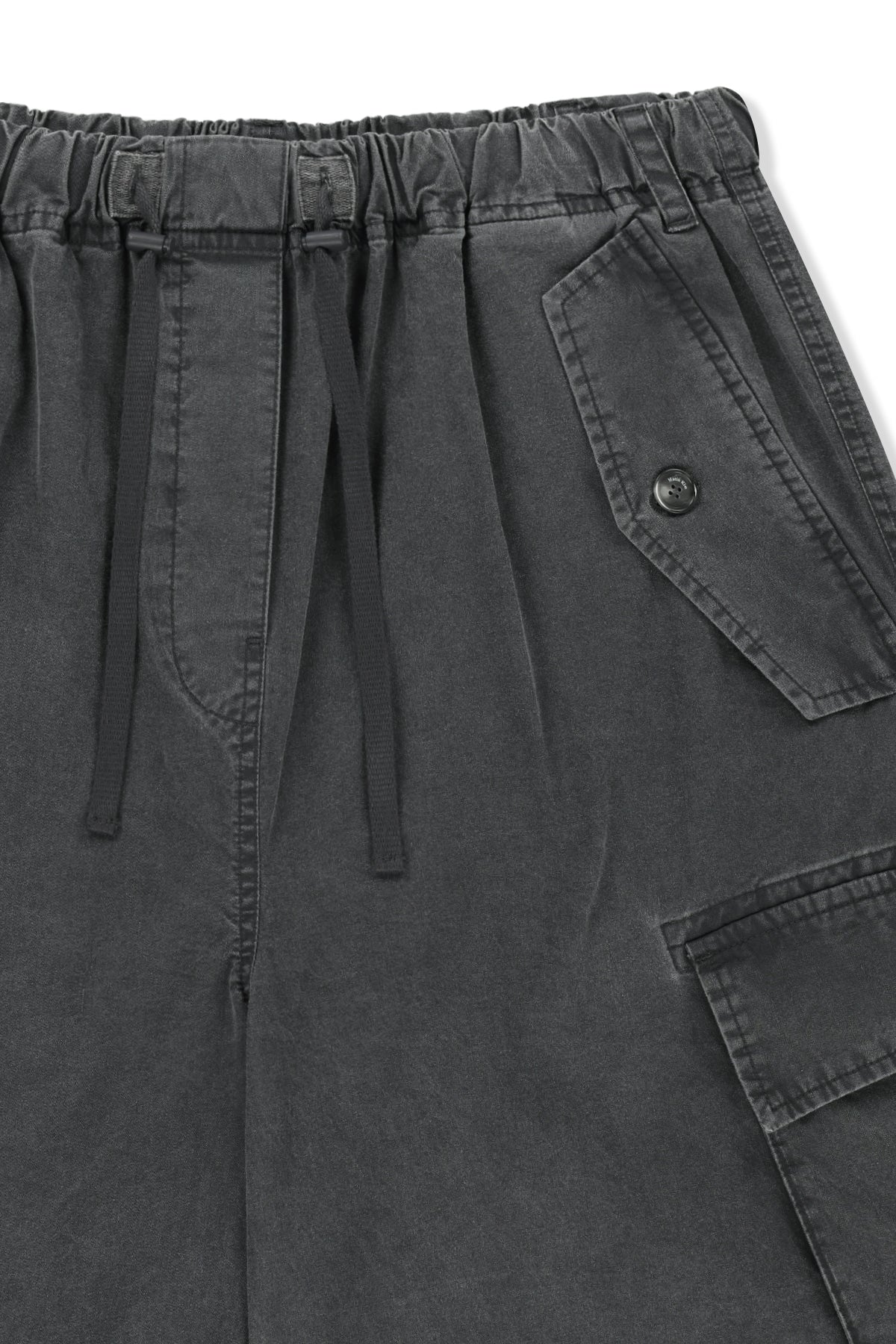 matinkim WASHED COTTON PATCH POCKET BERMUDA PANTS IN CHARCOAL