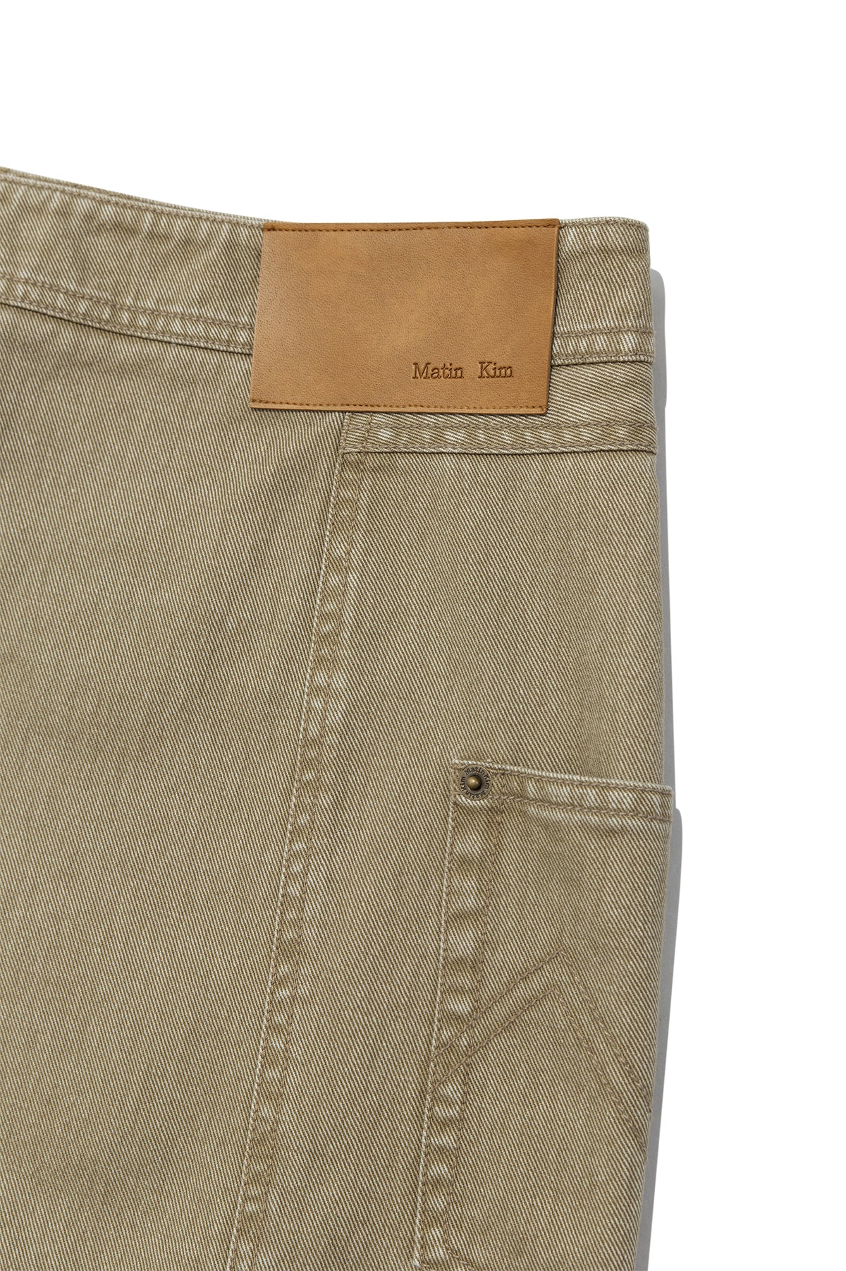 matinkim SIDE POCKET POINT MIDI SKIRT IN LIGHT KHAKI