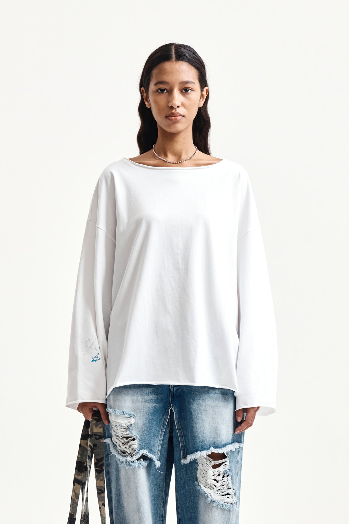 matinkim RAW HEM FINISHED BOAT NECK TOP IN WHITE