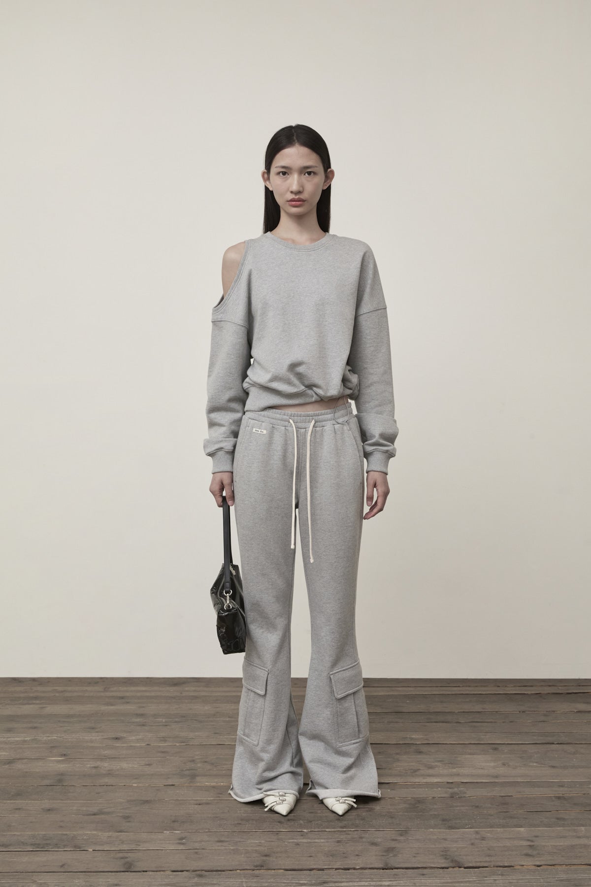 matinkim BOOTS CUT SLIM CARGO SWEATPANTS IN GREY