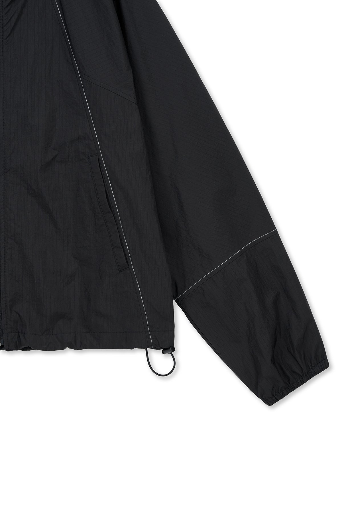 matinkim CROPPED BACK LOGO HOODY WIND BREAKER IN BLACK