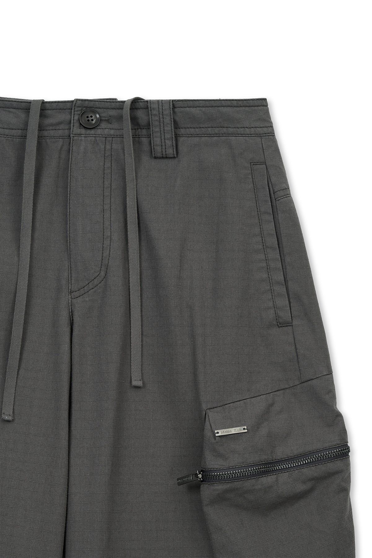matinkim DETACHABLE CARGO PANTS IN CHARCOAL