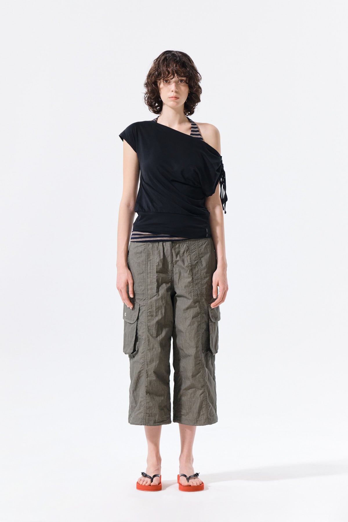 matinkim CRINKLE CAPRI PANTS IN KHAKI