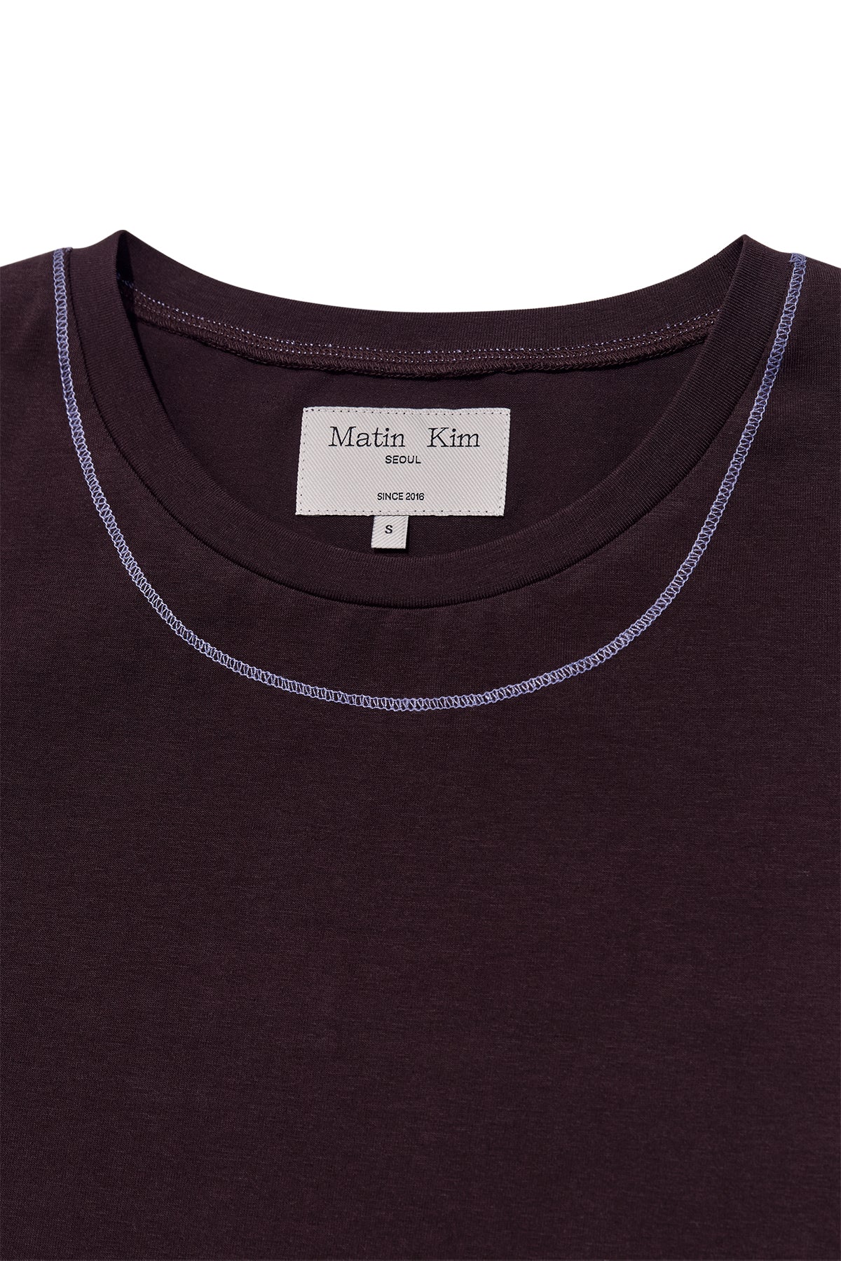 matinkim STITCH POINT SMALL LOGO TOP IN BROWN