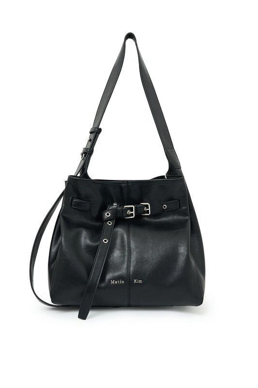 matinkim BELTED VOLUNN MID BUCKET BAG IN BLACK