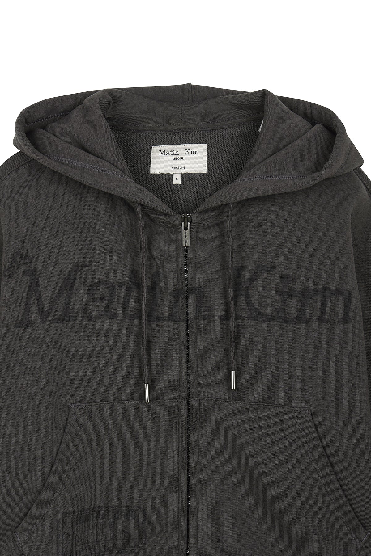 matinkim GRAFFITI ARTWORK CROP HOODY ZIP UP IN CHARCOAL