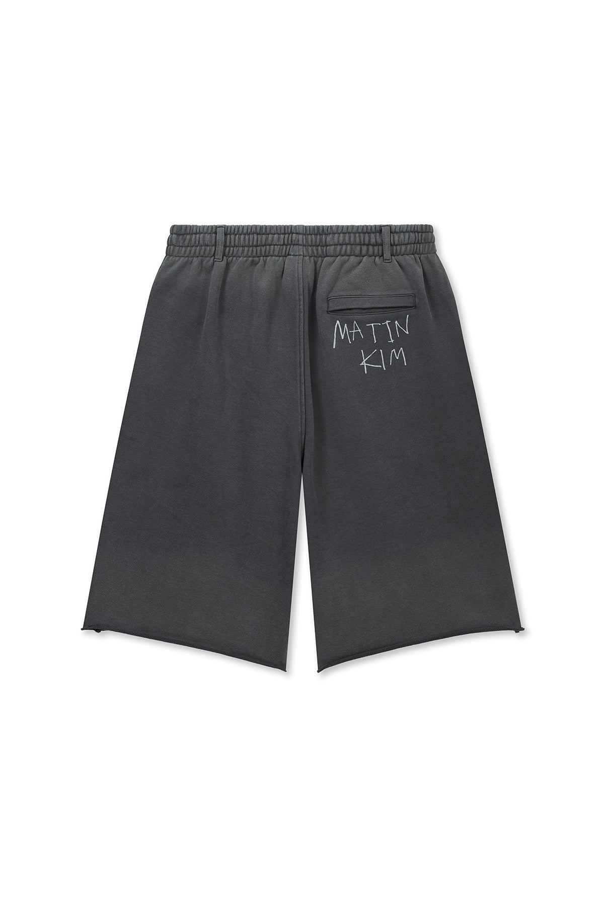 matinkim VINTAGE WASHED BACK LOGO BERMUDA SWEATPANTS IN CHARCOAL