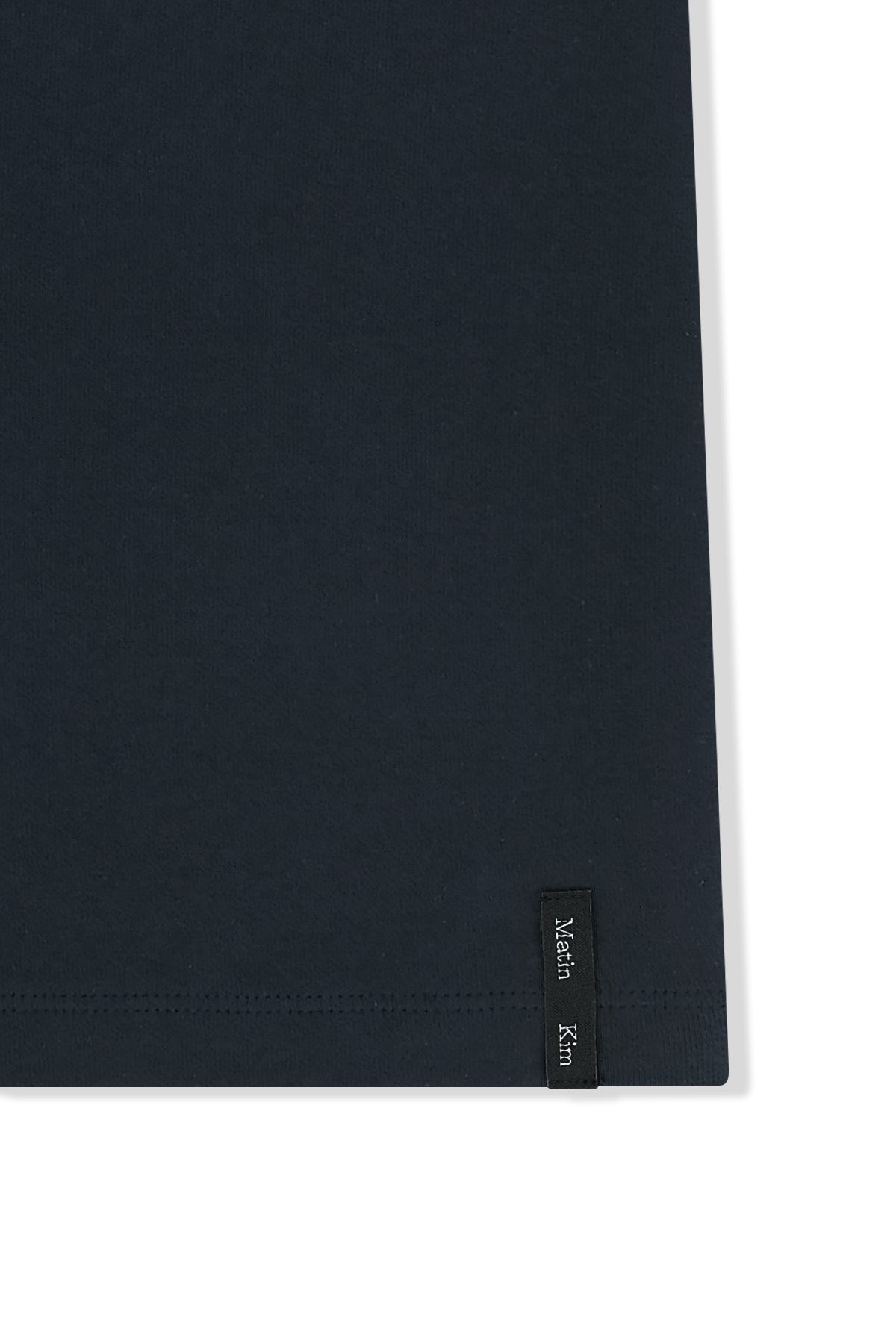matinkim LABEL DETAIL SLIM FIT TOP IN NAVY