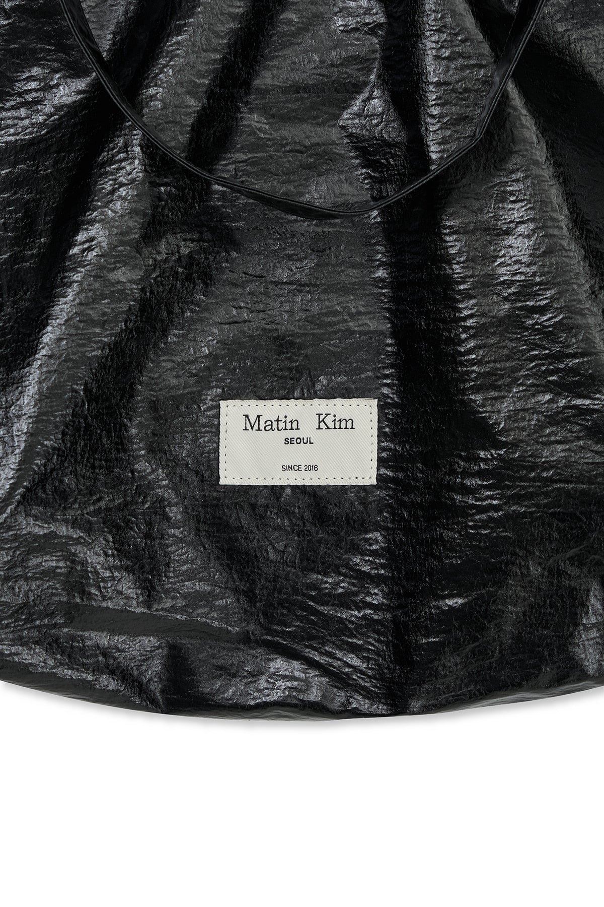 matinkim GLOSSY LIGHT TWO WAY BAG IN BLACK