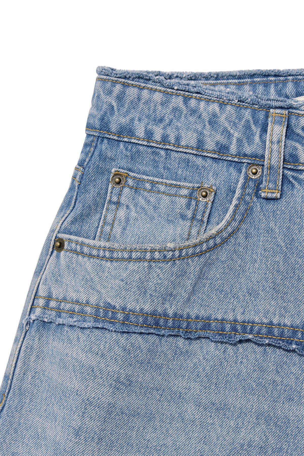 matinkim CUT LINE POINT DENIM SHORTS IN BLUE