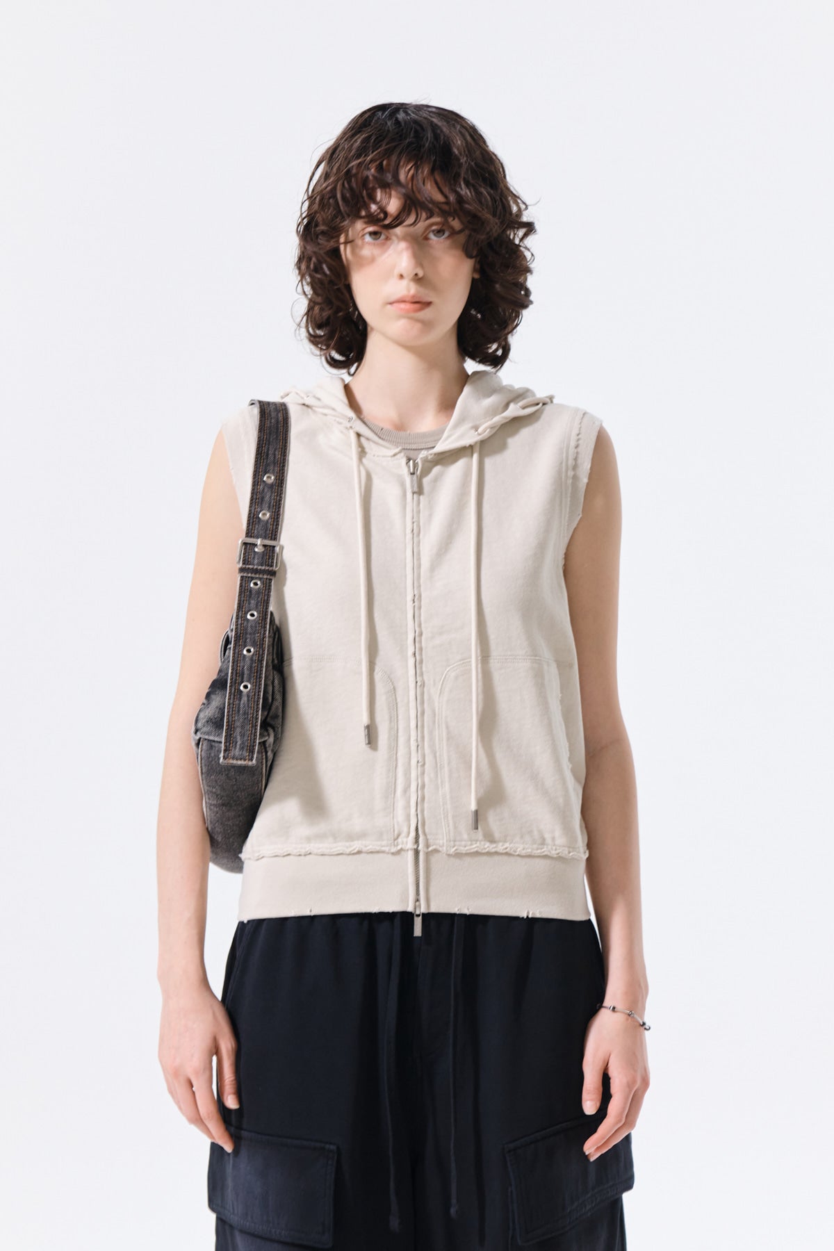 matinkim BACK LOGO JERSEY HOOD VEST IN BEIGE