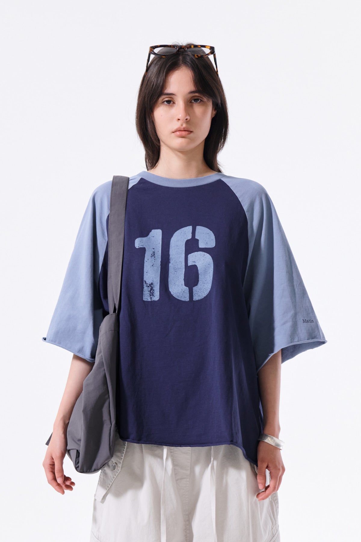 matinkim RAW EDGE RAGLAN TOP IN NAVY